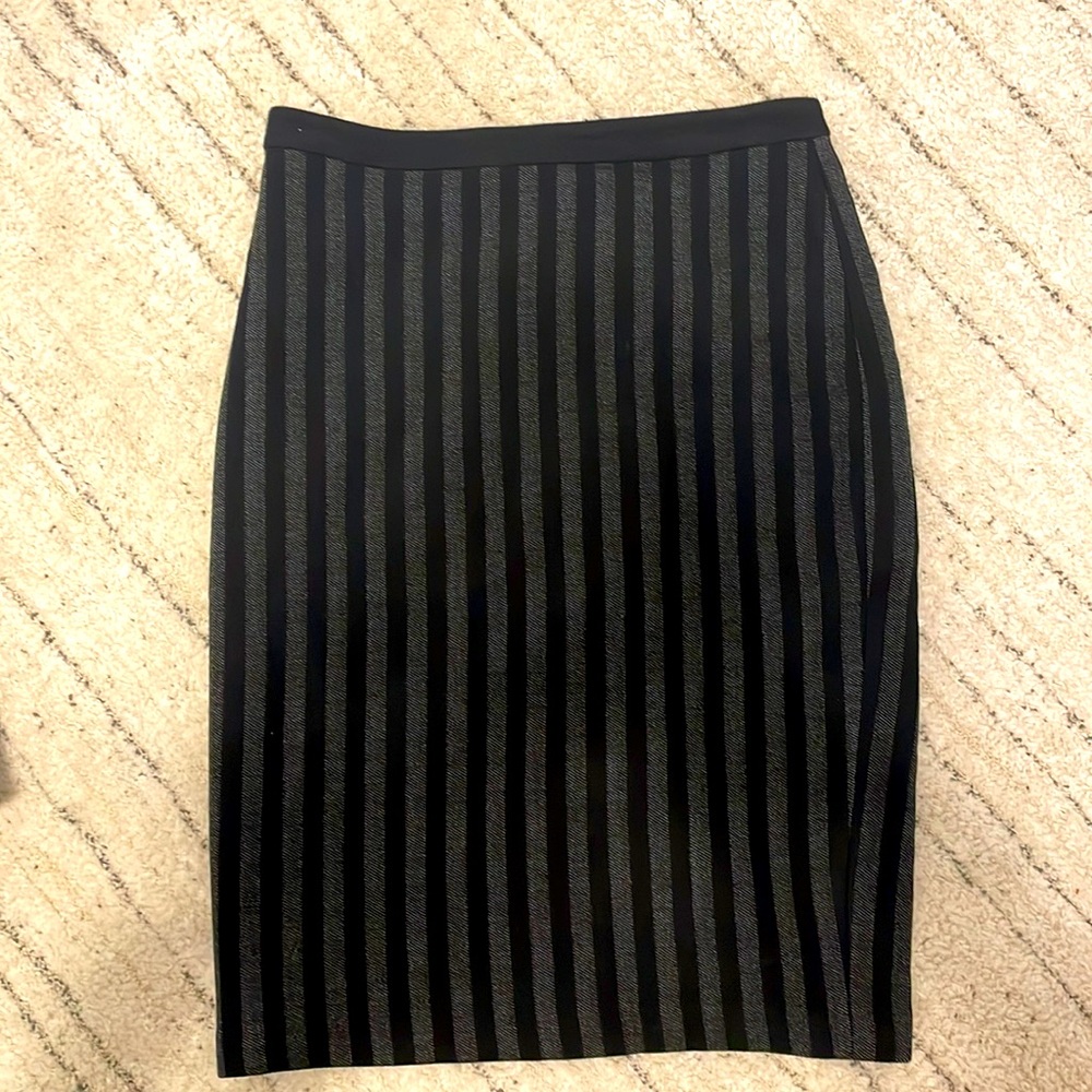 Tahari Black & Grey Pencil Skirt, Sz. S